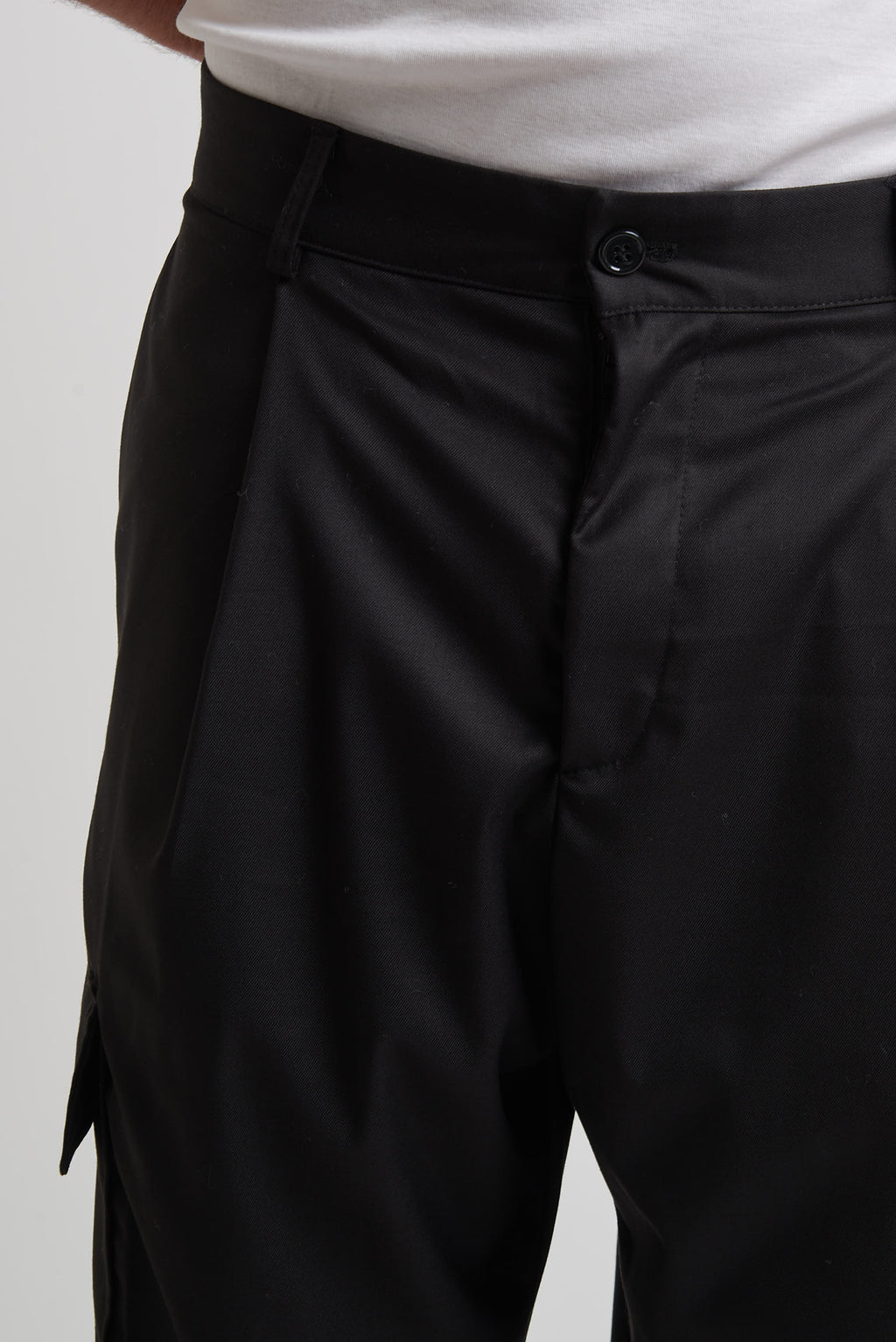 Pantalone vita alta con tasconi laterali nero