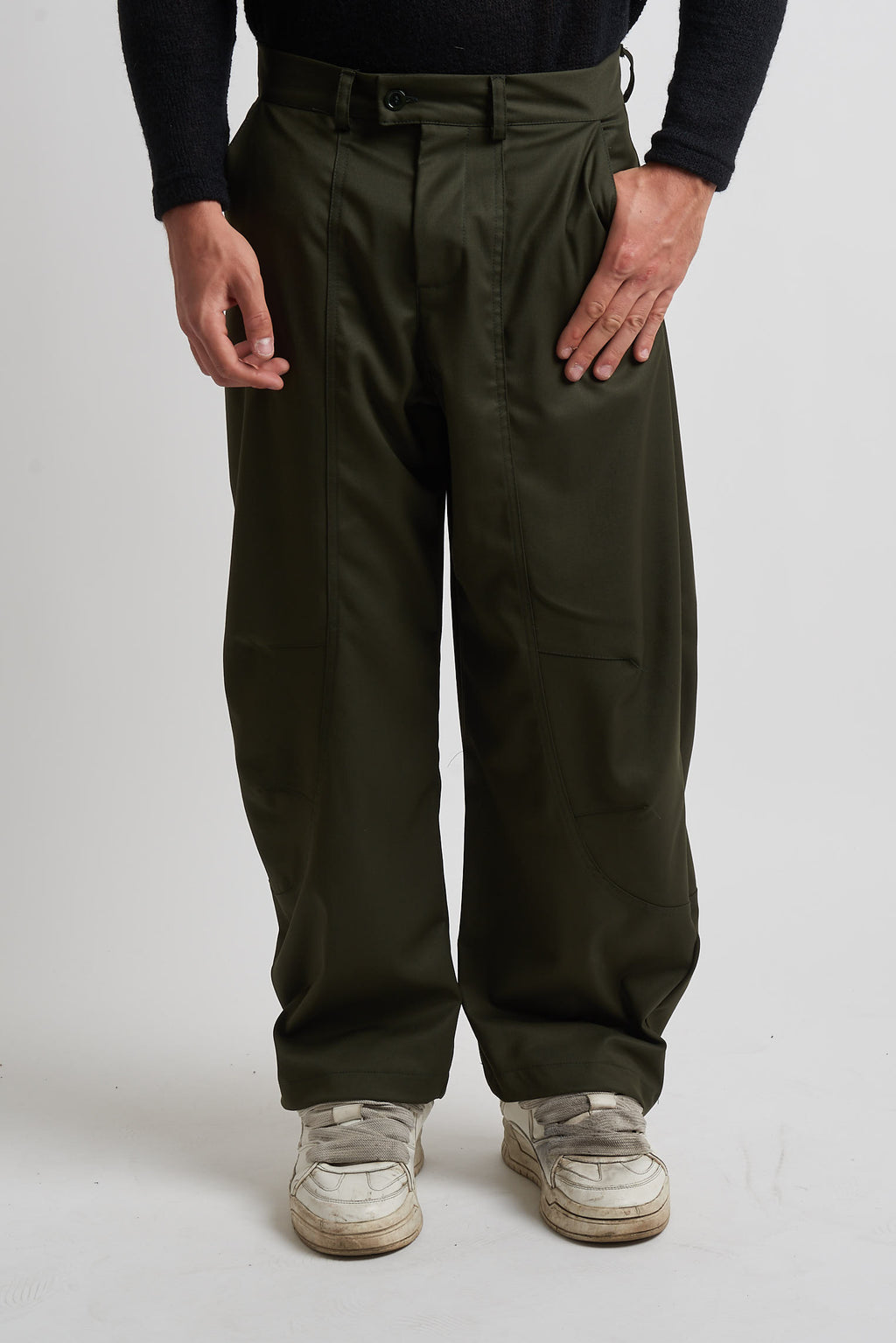 Pantalone balloon in tessuto classico con tagli militare
