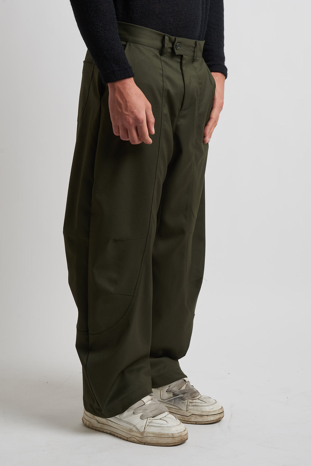 Pantalone balloon in tessuto classico con tagli militare