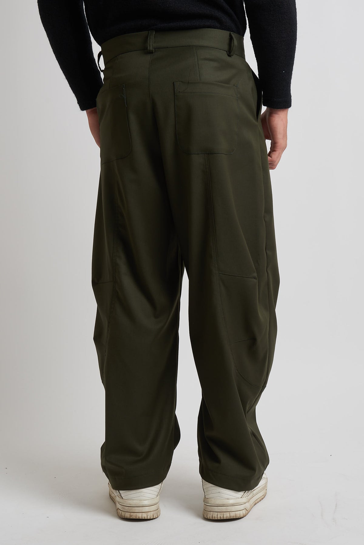 Pantalone balloon in tessuto classico con tagli militare