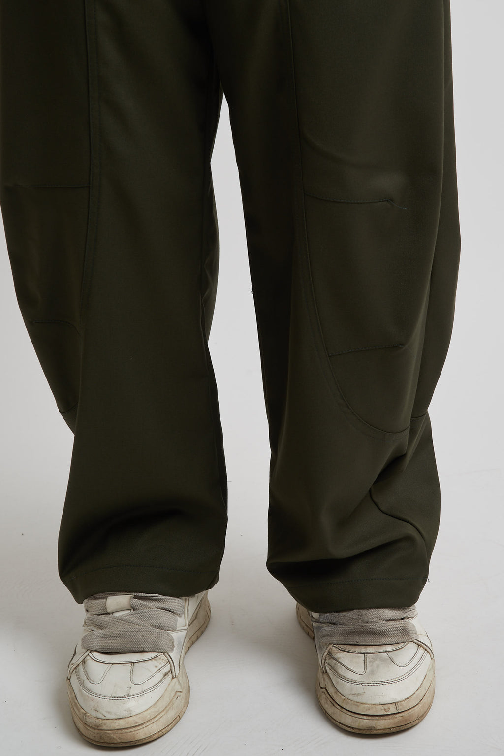 Pantalone balloon in tessuto classico con tagli militare
