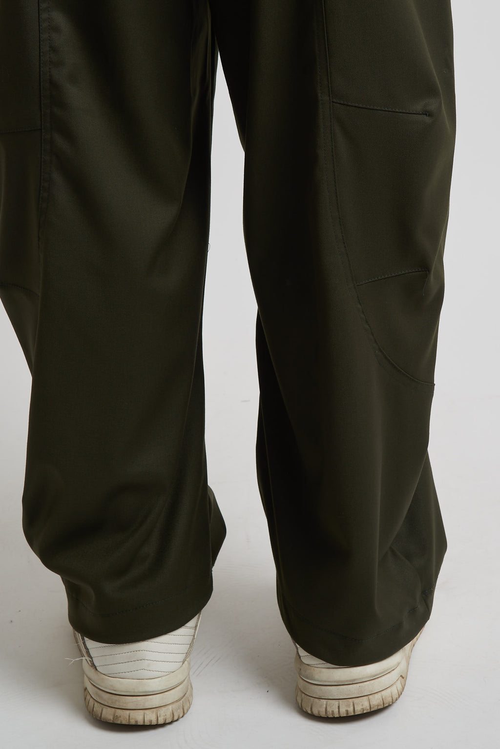 Pantalone balloon in tessuto classico con tagli militare
