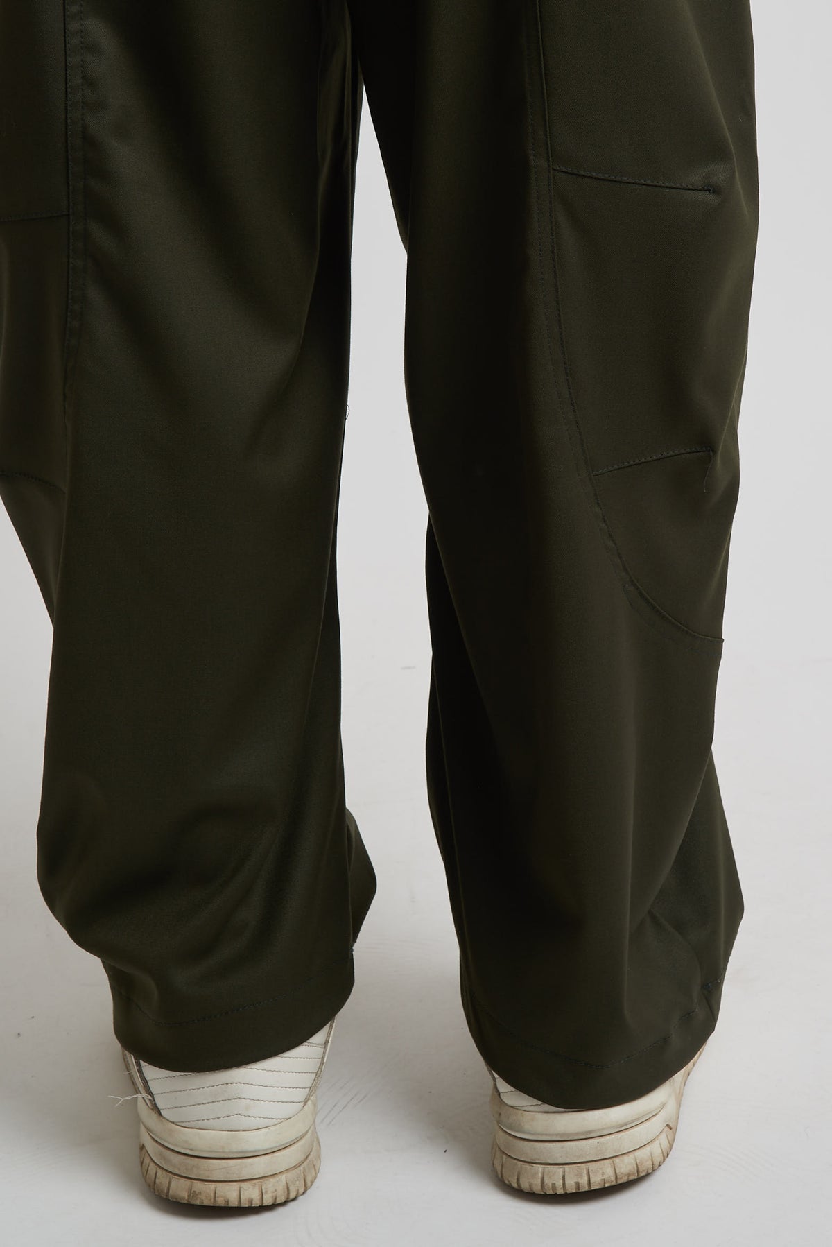 Pantalone balloon in tessuto classico con tagli militare